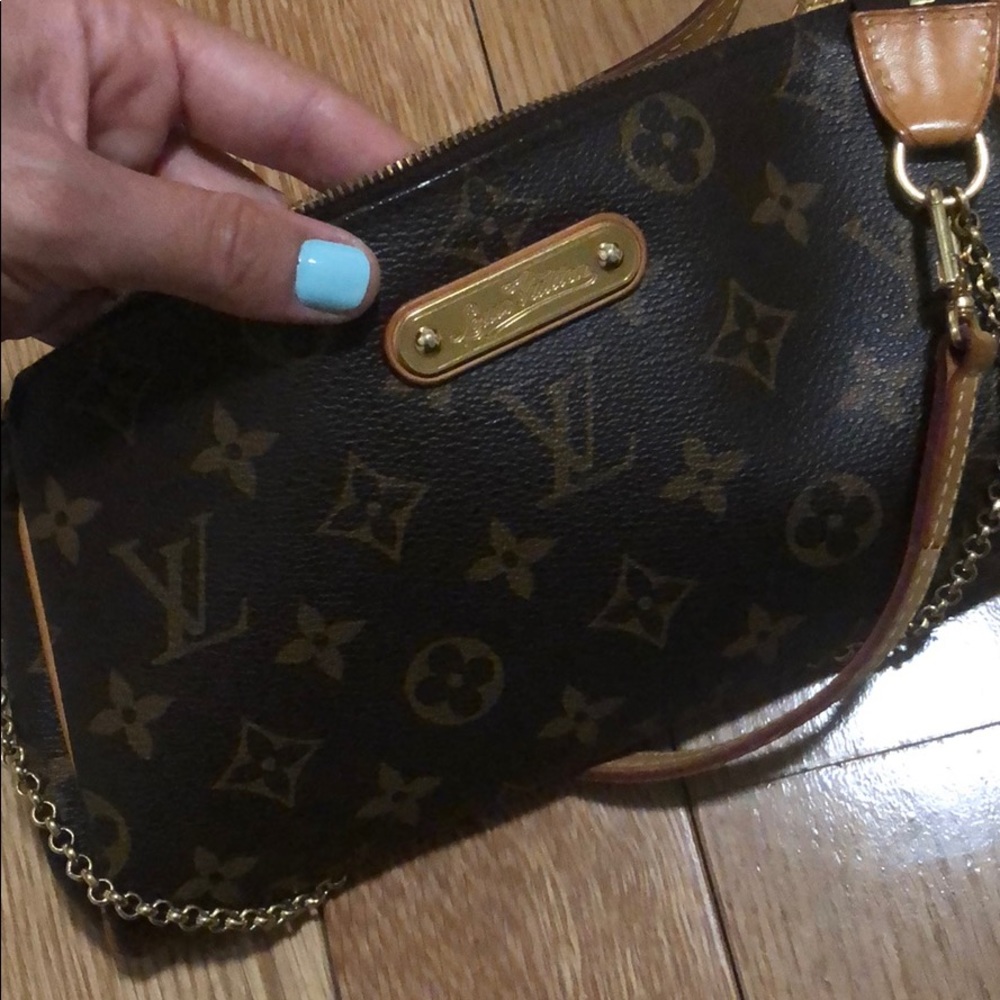 Authentic iconic Louis Vuitton crossbody bag - Picture 6 of 8